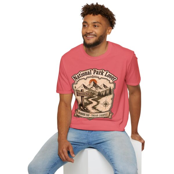 National Park Lover Vintage Mountain Camping Badge T-Shirt