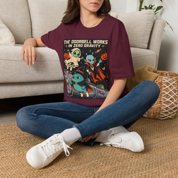 Halloween Alien Crew T‑Shirt — “The Doorbell Works in Zero Gravity” Retro Space Costume Tee