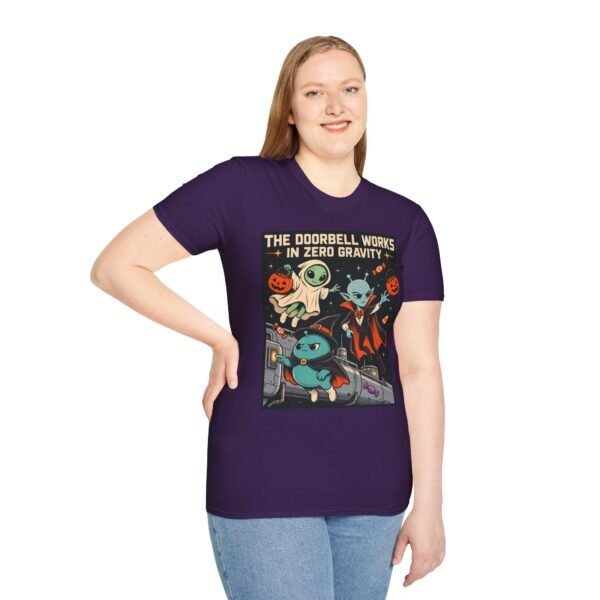 Halloween Alien Crew T‑Shirt — “The Doorbell Works in Zero Gravity” Retro Space Costume Tee